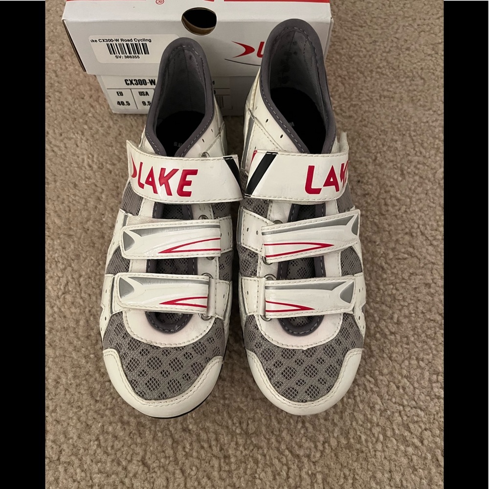 Great Condition CX-300 Lake Spinning Shoes with Clips included and original box.